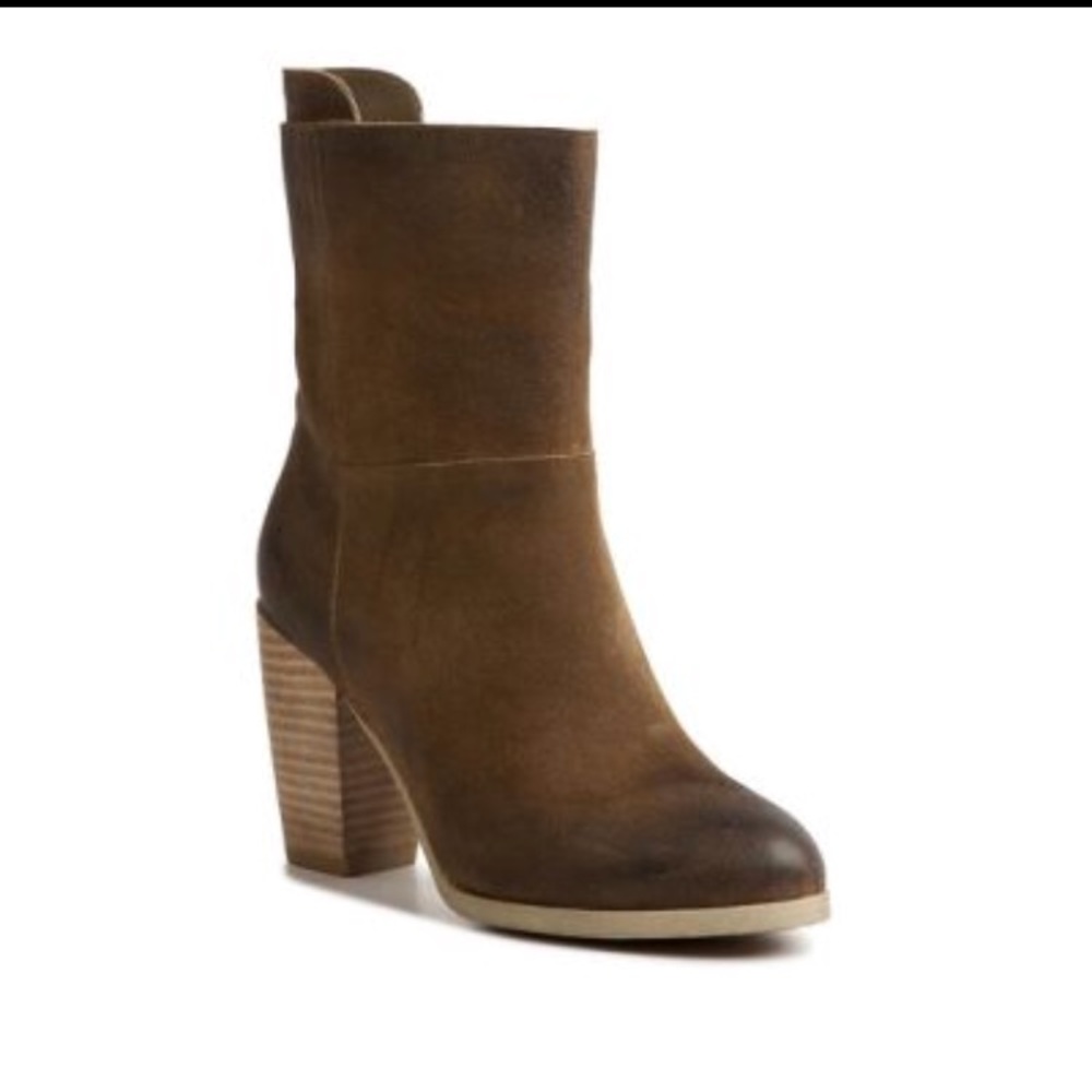 Antelope suede tri wrap boots. Sz 38.